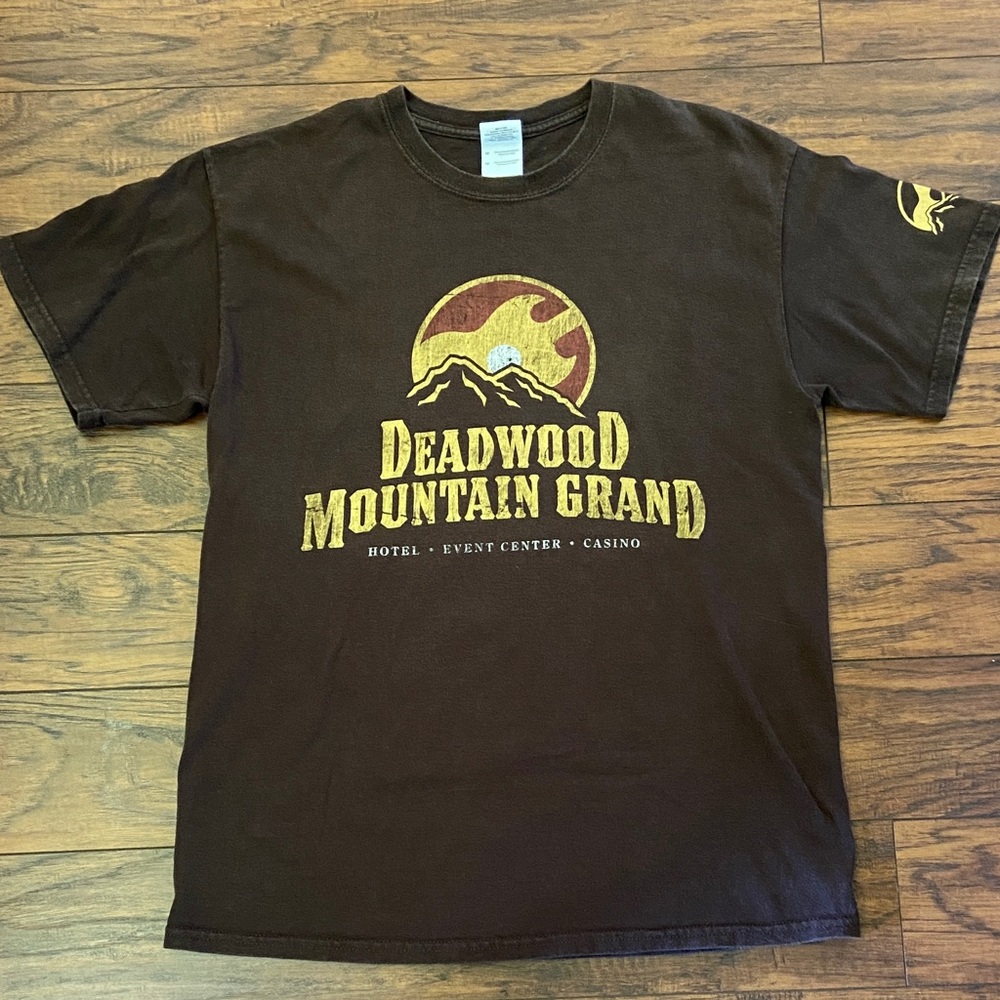 Vintage Deadwood Mountain Grand Casino Western Brown Tee Unisex